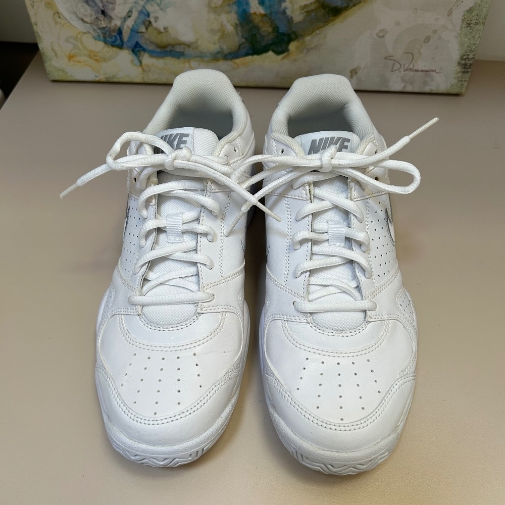 Nike City Court 6 White Shoes Women 10 (like new)